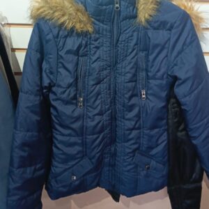 Chompa azul, capucha